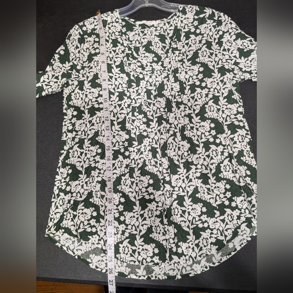 Fun 2 Fun Green and White Floral Pleated V-neckline 3/4 Sleeve Boho Blouse Small - Picture 7 of 10